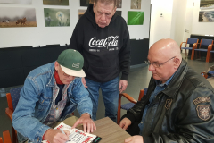 EKG dedikálás – Ráadás Mr. Basary 70+ életműkoncertje előtt