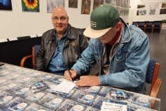 EKG dedikálás – Ráadás Mr. Basary 70+ életműkoncertje előtt