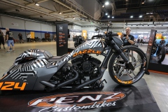 HD120 The Darkness, Wolfmother,  Kiss Forever Band