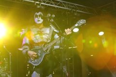 HD120 The Darkness, Wolfmother,  Kiss Forever Band
