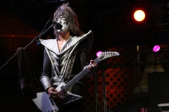 HD120 The Darkness, Wolfmother,  Kiss Forever Band