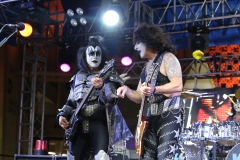 HD120 The Darkness, Wolfmother,  Kiss Forever Band