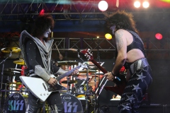 HD120 The Darkness, Wolfmother,  Kiss Forever Band