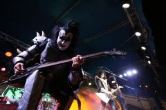 HD120 The Darkness, Wolfmother,  Kiss Forever Band