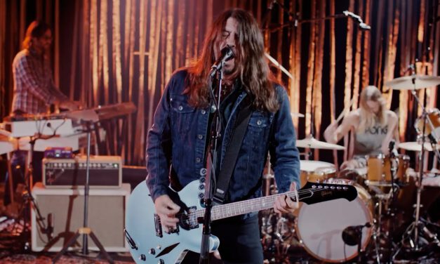 Foo Fighters – Making A Fire