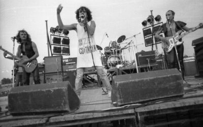 Baboskendő, biztosítótű, bőrnadrág