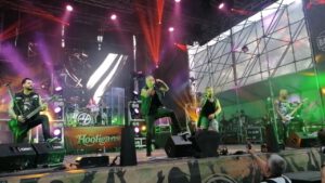 HOOLIGANS • ELINDUL A LEJTŐ