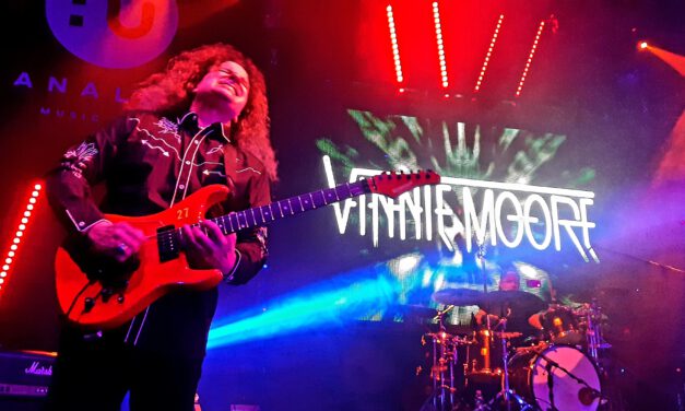 Vinnie Moore, Tara Lynch, Classica koncert