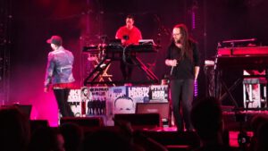 JONATHAN DAVIS FT LINKIN PARK – ONE STEP CLOSER (LIVE)