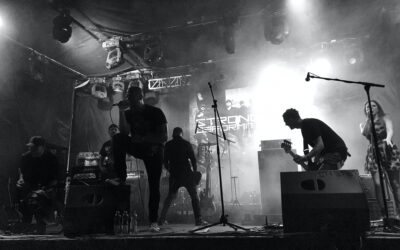 Strong Deformity – Énekesnős…