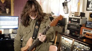 Tyler Bryant & The Shakedown – Coastin – LIVE