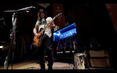 Slash feat. Brian Johnson – Killing Floor