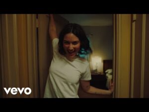 Gracie Abrams – Risk