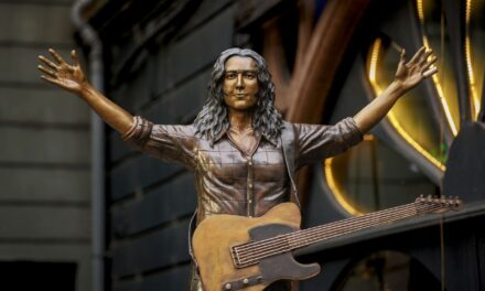 Rory Gallagher – Szobrot kapott Belfastban