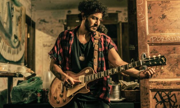 Brazil gyökerű tüzes gitározás: ARTUR MENEZES