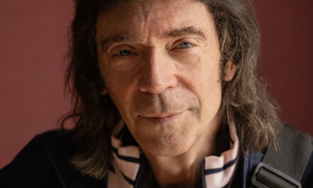 Steve Hackett – Felkelti a bárányt