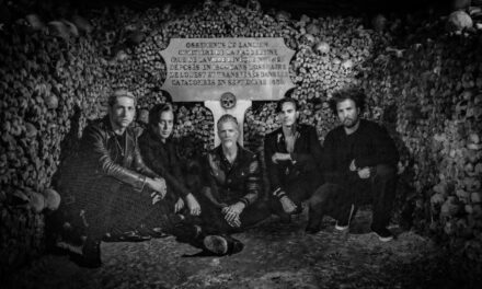 A Queens of the Stone Age zenéje a párizsi katakombákban kel új életre
