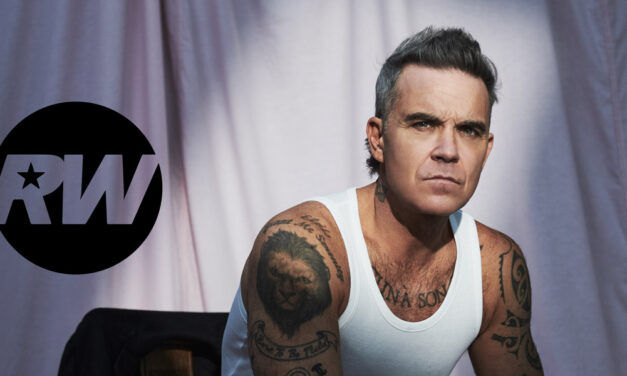 A nálunk is fellépő Robbie Williams a Black Sabbath gitárosával harangozta be új albumát