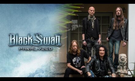 Black Swan – „Paralyzed”