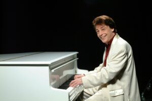 Fenyő Miklós – Az angyalok földjéről az égi angyalokhoz