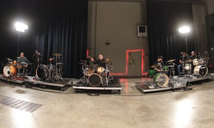 HOGY FÉR MEG ÖT DOBOS EGY SZÍNPADON?