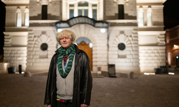 Húrokon írt történelem – vendég Müller Péter Sziámi