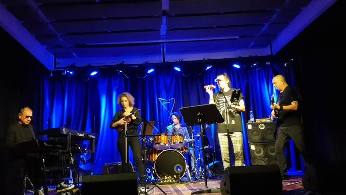 Mini – Kell a barátság: Úton a Föld felé (Muzikum 2026. 04. 04.) – Mini cover