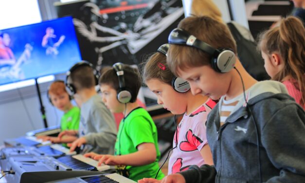 MEGHÍVÓ – Hangszert a kézbe 98. állomása Újpest