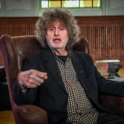 húrokon bornai - nyitó