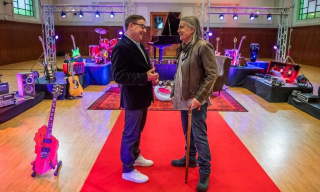 A Húrokon írt történelem vendége Révész Sándor