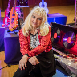 húrokon karda bea nyitó