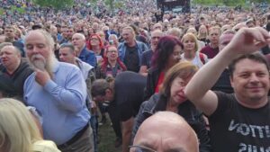 2026. – Tabán – Deák Bill Gyulus – Kéne egy üveg bor – Veletek a Közönséggel / az Első SorOKból