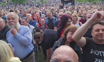 2026. – Tabán – Deák Bill Gyulus – Kéne egy üveg bor – Veletek a Közönséggel / az Első SorOKból