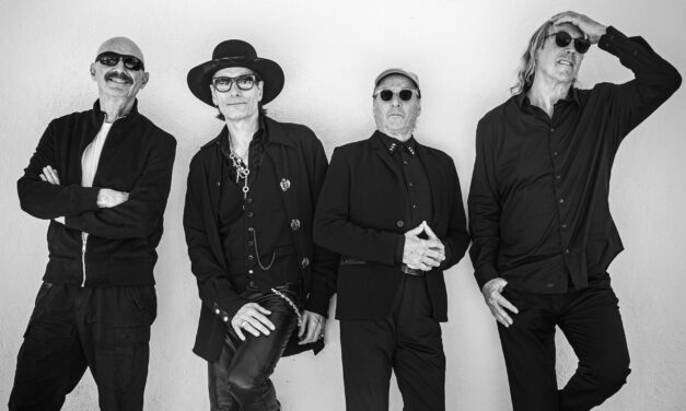 Budapestre is ellátogat a supergroup – King Crimson dalok Steve Vai játékával