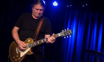 Feszülten figyeltem a gitárosok kezét – Szász Ferenc interjú