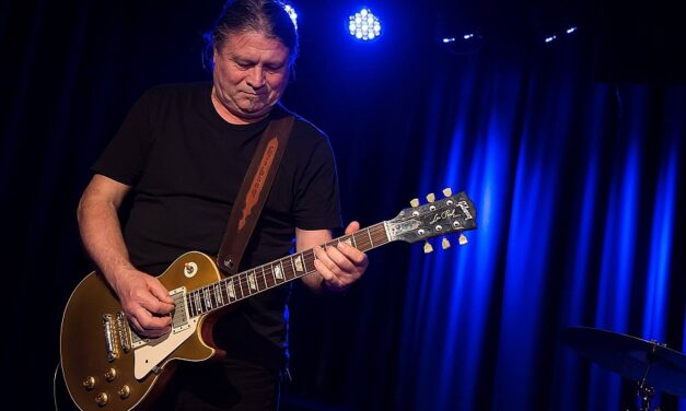 Feszülten figyeltem a gitárosok kezét – Szász Ferenc interjú