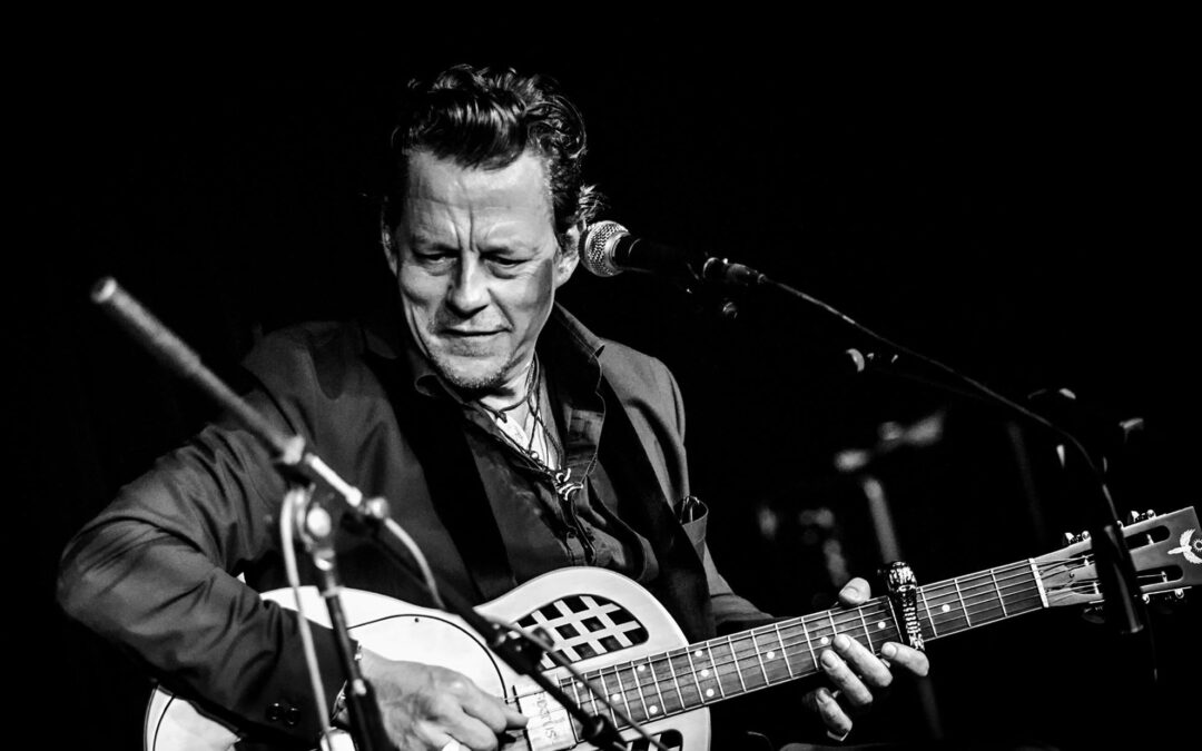 „A MAN & HIS GUITAR” – Ian Siegal solo koncert