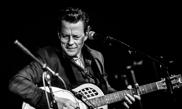 „A MAN & HIS GUITAR” – Ian Siegal solo koncert